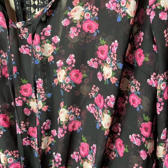 💜5 FOR $20💜 Sheer Floral Long Sleeve Top - Picture 3 of 5